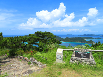 座間味島の高月山展望台：座間味島で最もいい景色が望める場所