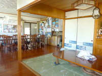 阿嘉島の民宿 名平良/ナーレーラー - 1階は広間と食堂