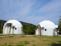 奄美大島のドームヴィラ Ｂ．Ｒ．ＢＡＳＥ/Ｋ’ｓヴィレッジ/ドームヴィラ - 真っ白いドームが2個
