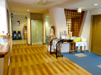 石垣島のホテルハッピーホリディ - ホテルフロントは2階