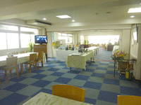 喜界島の喜界第一ホテル - ロビーの先に食堂があります