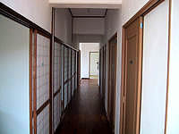黒島の民宿くろしま - 廊下もきれいです