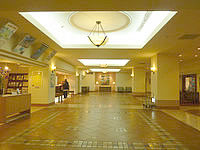 宮古島のホテルアトールエメラルド宮古島 - ロビーは広いがスタッフが少ない