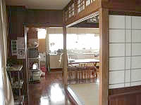 宮古島のゲストハウスフェーヌカジ - 共用の居間とキッチン
